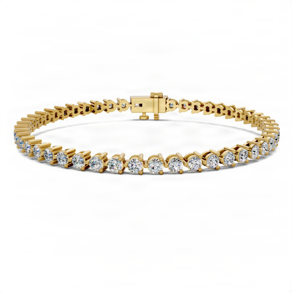 Three-prong tennis bracelet in yellow gold with round prong-set diamonds and clasp
